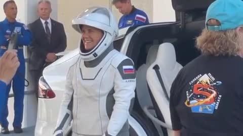 The crew of Crew Dragon, which included Russian woman Anna Kikina, went to the launch pad