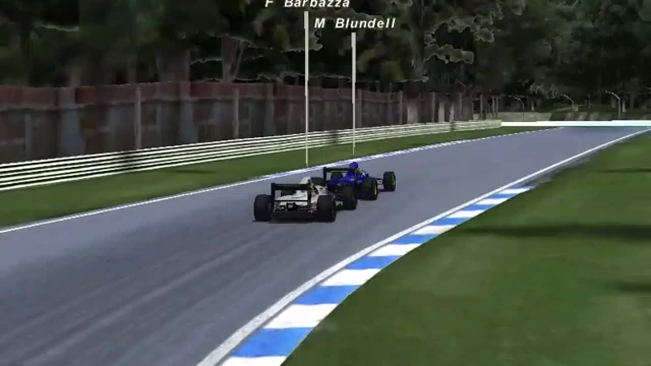 This is why you get the F*** out of the way!! : rFactor