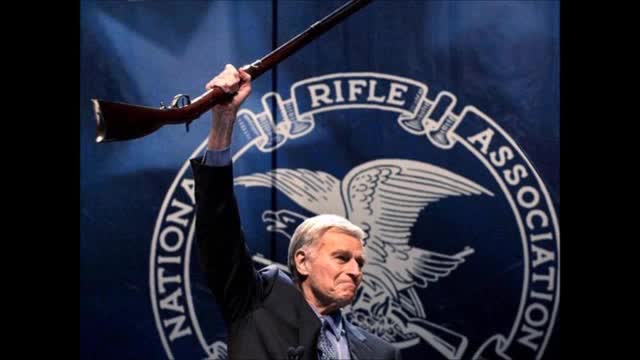 La Asociación Nacional del Rifle se enfrenta a Joe Biden