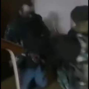 WARNING 21+ Ukrainian soldier executes Russian POW
