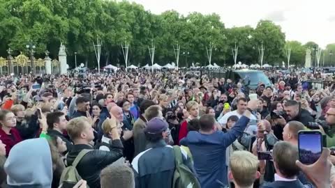 Crowd sings national anthem outside Buckingham Palace after the Queen's death