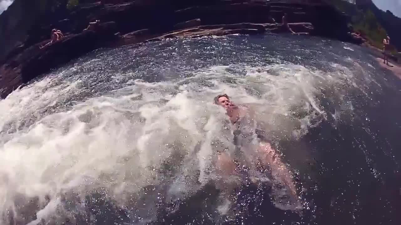 funny vedio of brave people Jumping in water river