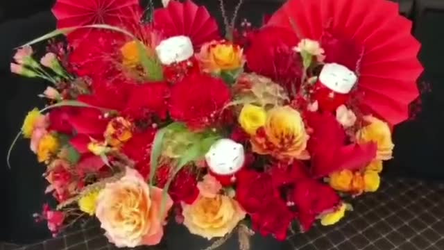 Wow! The flowers in the trunk carry my fantasy of love