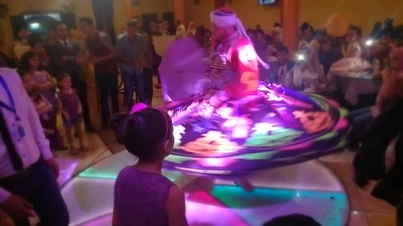 Perfect Dancer Knows How To Get people Attention In Wedding