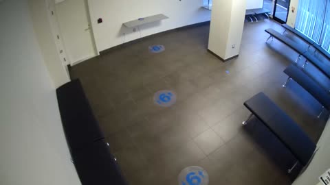 8030FCOB01128BadgingWaitingArea_2021-01-06_16h00min01s017ms.mp4