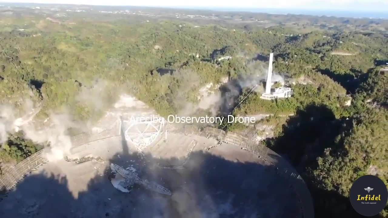 The Arecibo observatory collapsing in real time