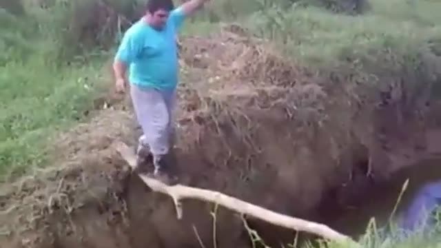 Funny video of crossing the canal