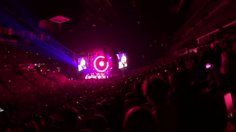 20241011 - Part - 4 -hELlO Jeff Lynne - Bridgestone Arena - Nashville, TN FANtastic ;-) !!!