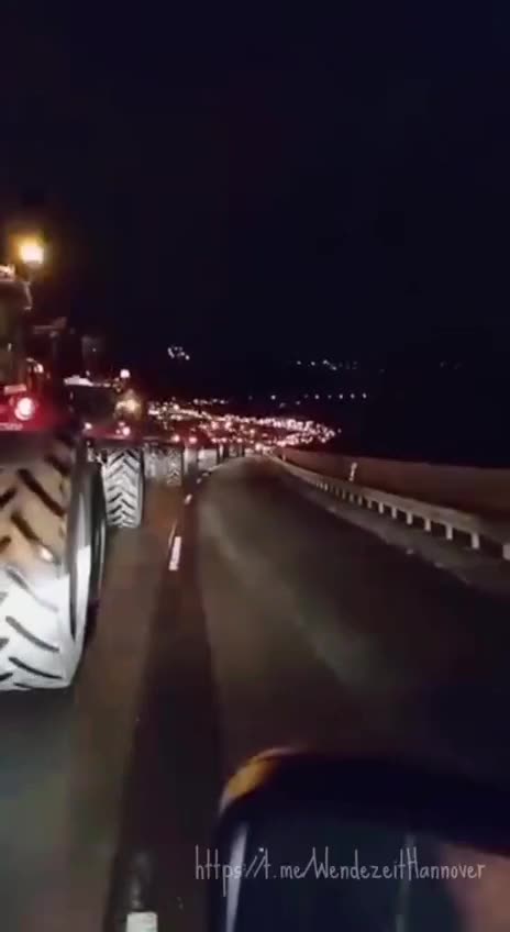 네덜란드, 농민 시위 : 농사를 못 짓게 하는 정부 해산 요구 2.avi