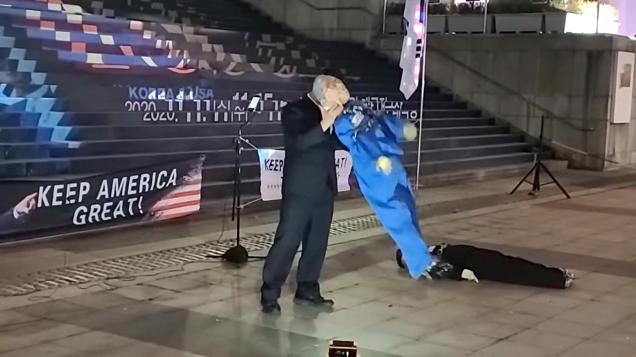 20201030_V3_S01(IAVnjhWEKc4)노래를 힘차게 따라 부르며 현실을 이겨내는