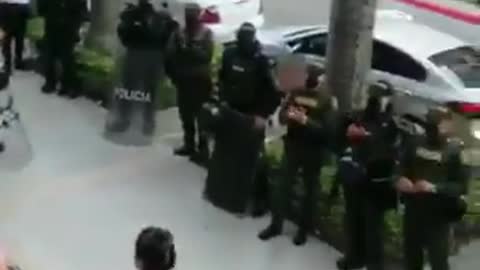 Policía de Bucaramanga realiza un homenaje a las enfermeras en su día