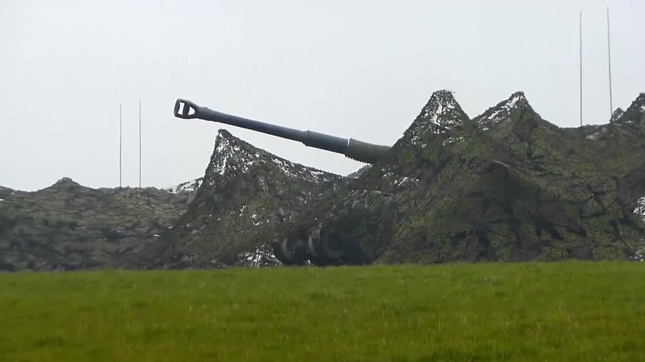 British Army Guns in Action - AS90 Mobile Artillery firing
