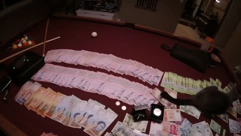 HUGE AMOUNT of MONEY in ABANDONED STORAGE UNIT !!