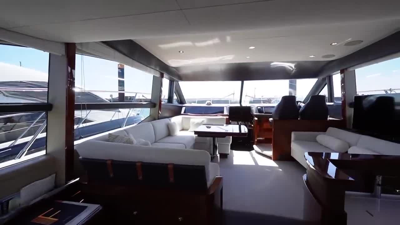 £650,000 Yacht Tour : 2015 Princess 52-19