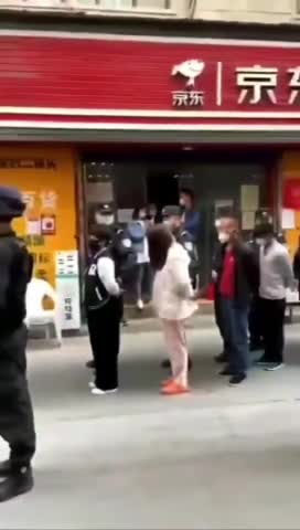 ΣΤΟ ΜΕΤΑΞΥ ΣΤΗΝ ΚΙΝΑ