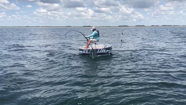 Man Reels in Massive Goliath Grouper with Broken Rod