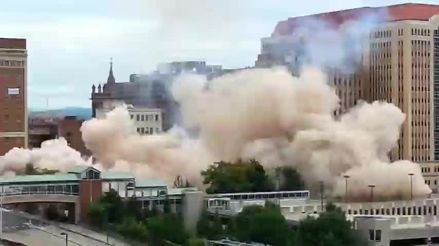 Russia Ukraine war conflict huge building explosion