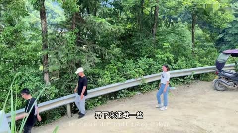 Cadillac challenged the super steep slope, the beauty said he was shy and did not want to go abroad