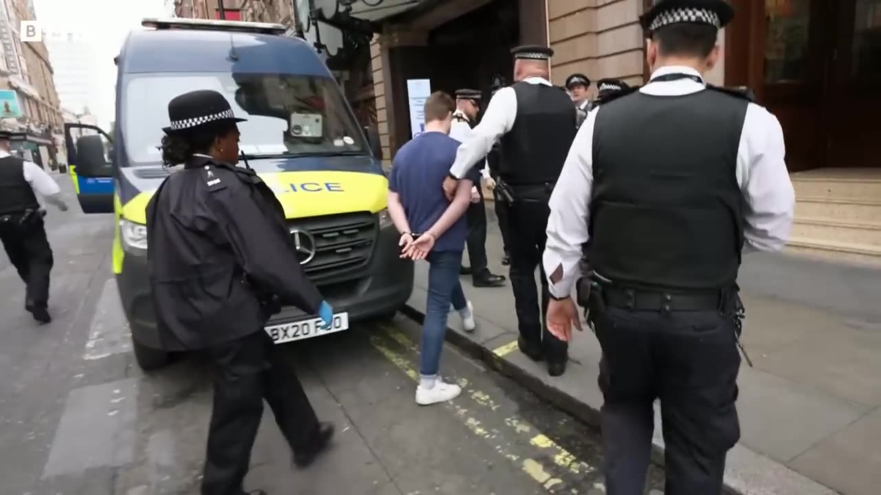 Moment anti-monarchy protester is arrested ahead of King Charles's Coronation - BBC News