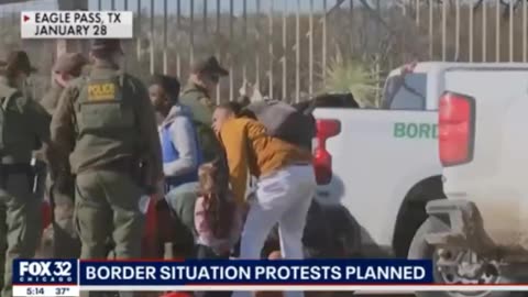 Whats really Happening at the Texas Border, Im here now!