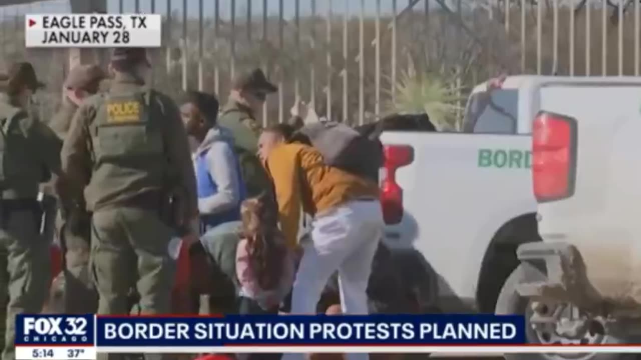 Whats really Happening at the Texas Border, Im here now!