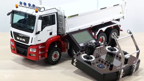 ScaleART MAN TGS 8x8 3 way tipper operation test