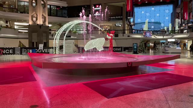 Place des-Jardins: SPECTACULAR FOUNTAIN