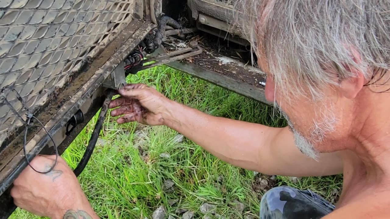 TRACKLOADER FUEL FILTER CLEAN UP