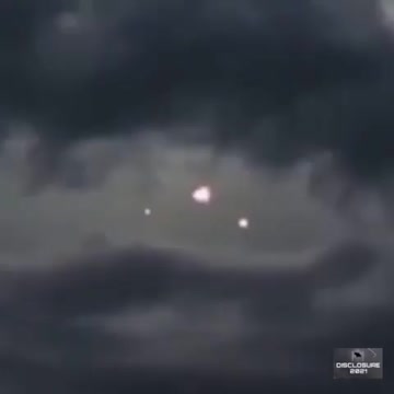 UFOs CHARIOTS OF GOD ANGELS IN DARK CLOUDS PULSATE BEFORE DISAPPEARING🕎Isaiah 66;16”FIRE HIS SWORD”