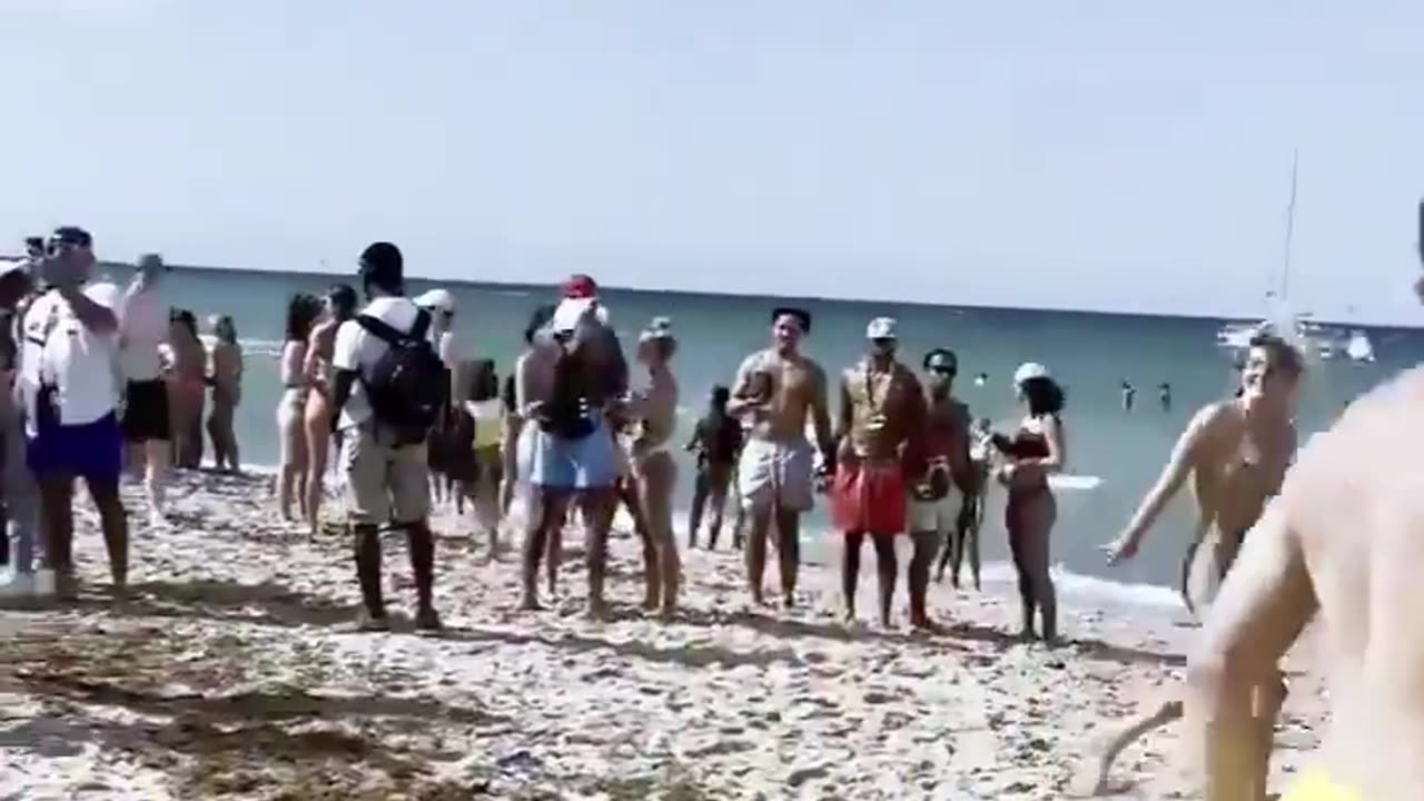 Girls and boys back flip stunts at Dubai beach resort ⛵