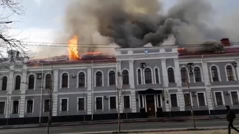 In Chernigov burns the headquarters of the Ukrainian secret service SBU