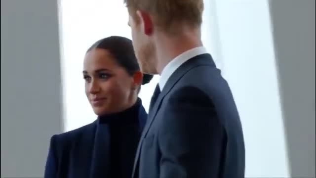 PATHETIC Meghan Markle, Prince Harry, and Bill De Blasio mask up for the cameras in NY