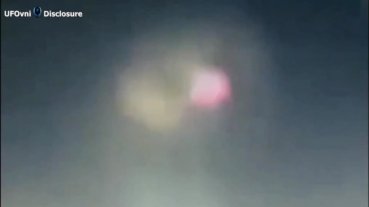 Un mystérieux orbe rouge au-dessus de l'Égypte déconcerte les spectateurs
