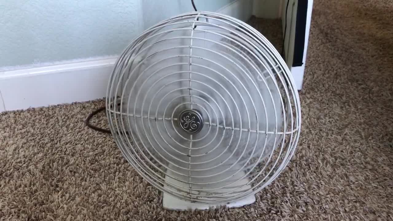 Vintage 1960’s GE desk fan.