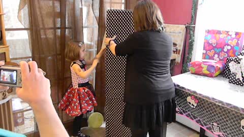 Soldier Dad Surprises Daughter For Her Birthday By Dressing As A Present