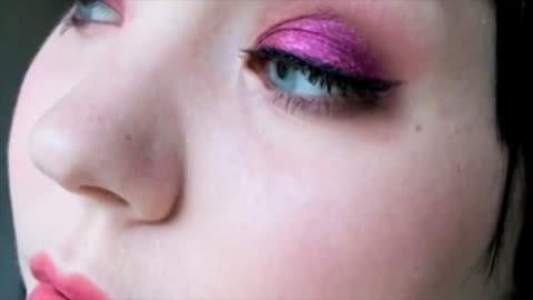 MAC Simple Glittery Eyes