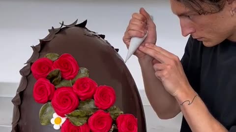 valentines 💝 chocolate 🍫 egg with red roses 🌹