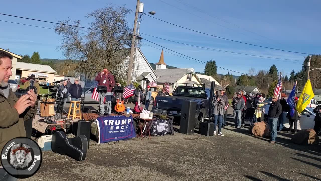 Joey Gibson speaks at Mossyrock, Wa while the entire city defies the lockdown.