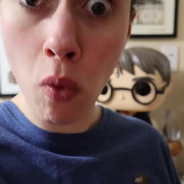 Trying Butterbeer Flavored Jelly Beans From The Wizarding World #harrypotter #butterbeer #jellybelly