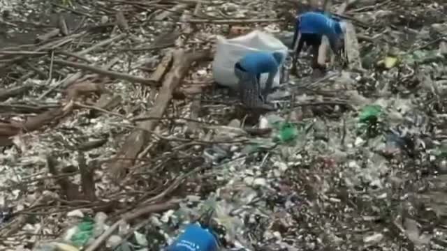 Guatemalan beaches receive hundreds of tons of plastic