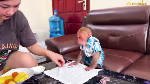 Bibi_helps_Dad_clean_up_the_abandoned_villa!(360p)