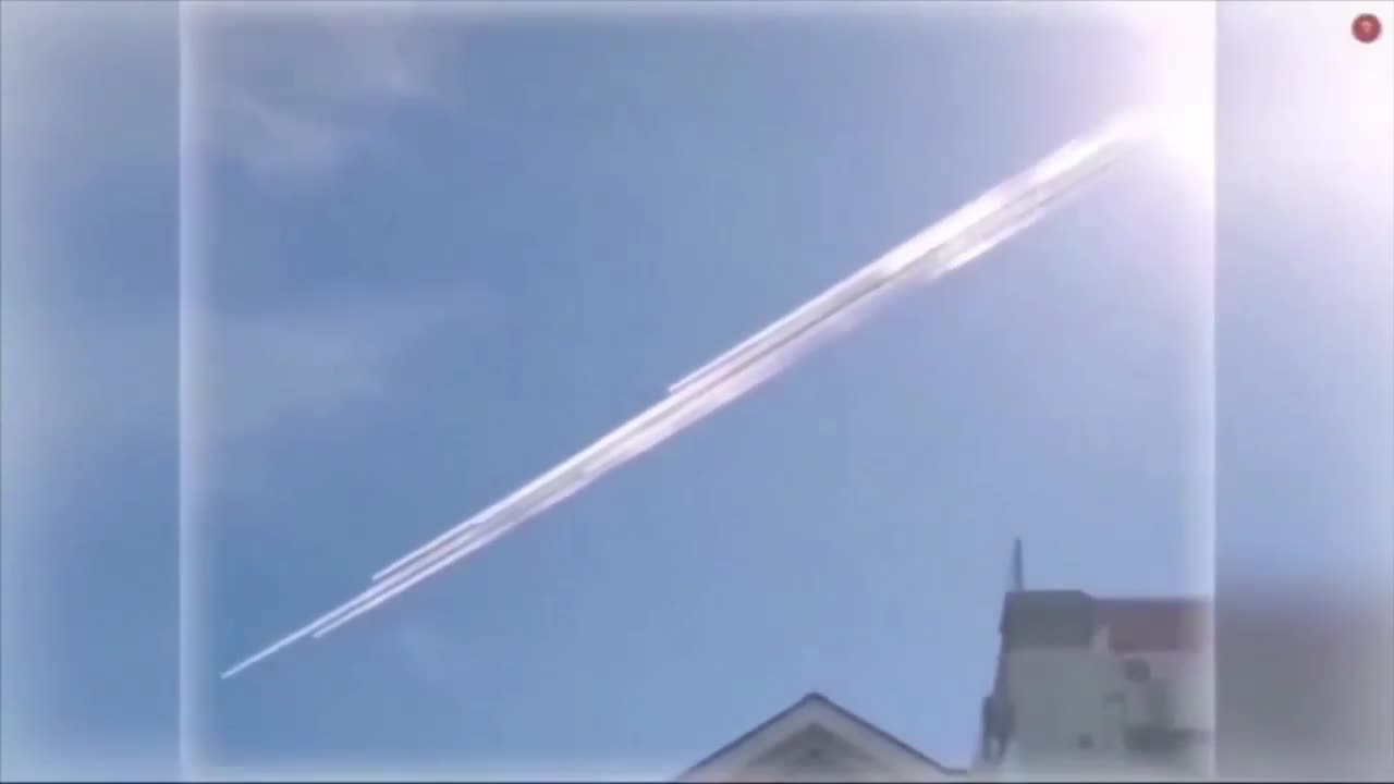 CHEMTRAILS...LOOK UP!