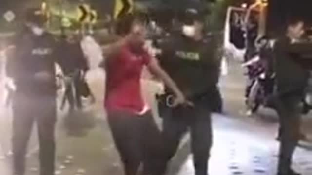 Triste lo que esta viviendo Colombiano.