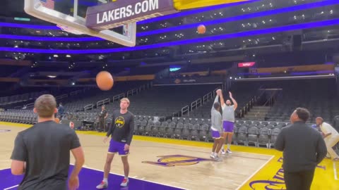 Anthony Davis getting up some 3s before the Lakers’ game on Friday vs the Sixers