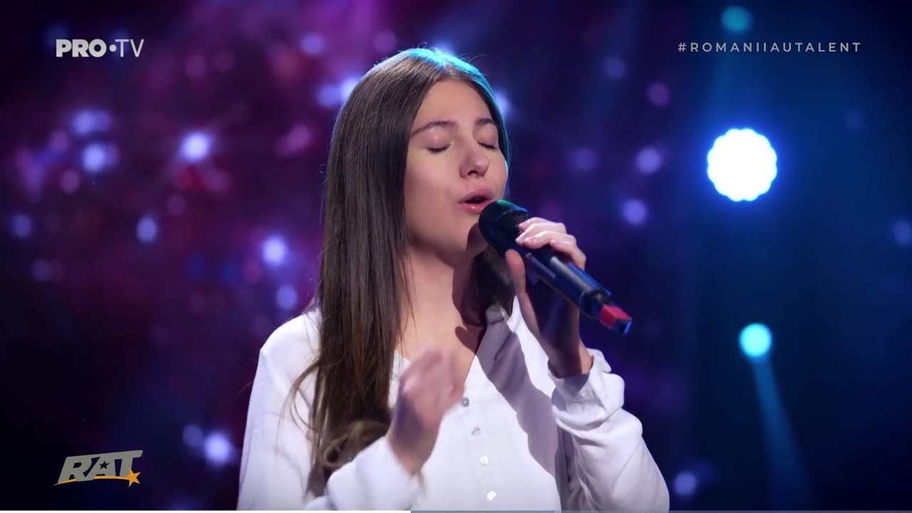 Sara Budeanu - Con Te Partirò . Α 17-year-old student who sang simply divine.