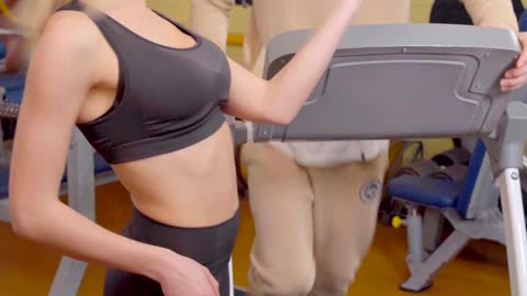 Funny Video Of Man And Woman In A Gym