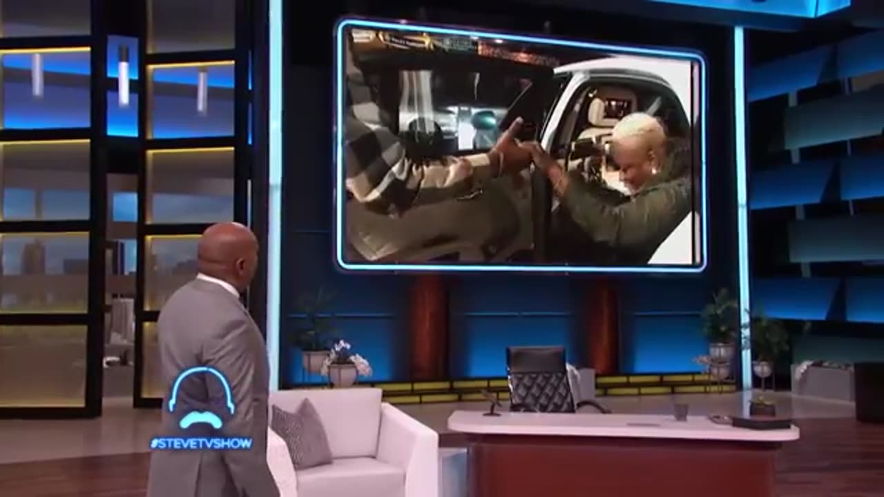 Fast Get wild in Steve Harvey's Rolls - Royece