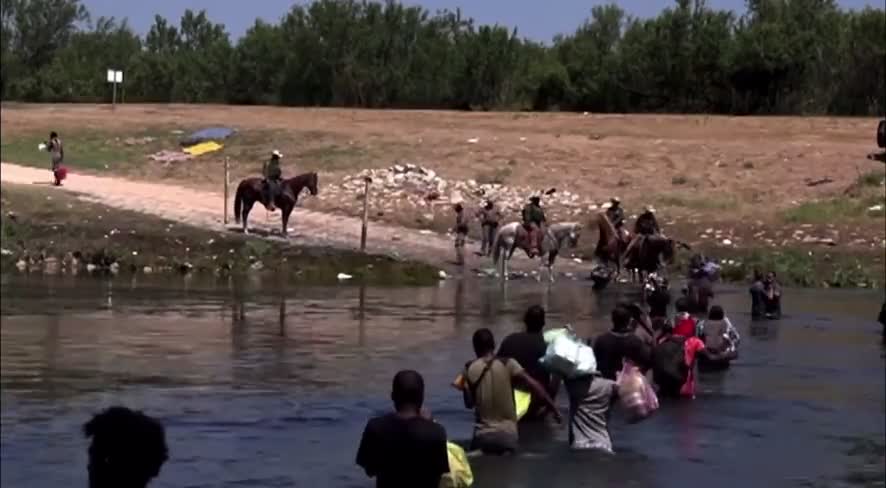 Texas Troopers Spring Into Action On Horseback To Stop Illegal Immigrants