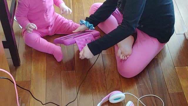 Lily and Josie sing "wheels on the bus"