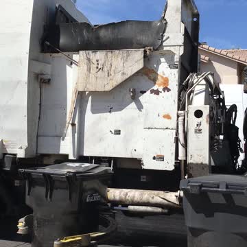 Town of Gilbert 2008 Peterbilt 320 Wayne Curbtender 1876! Part 2